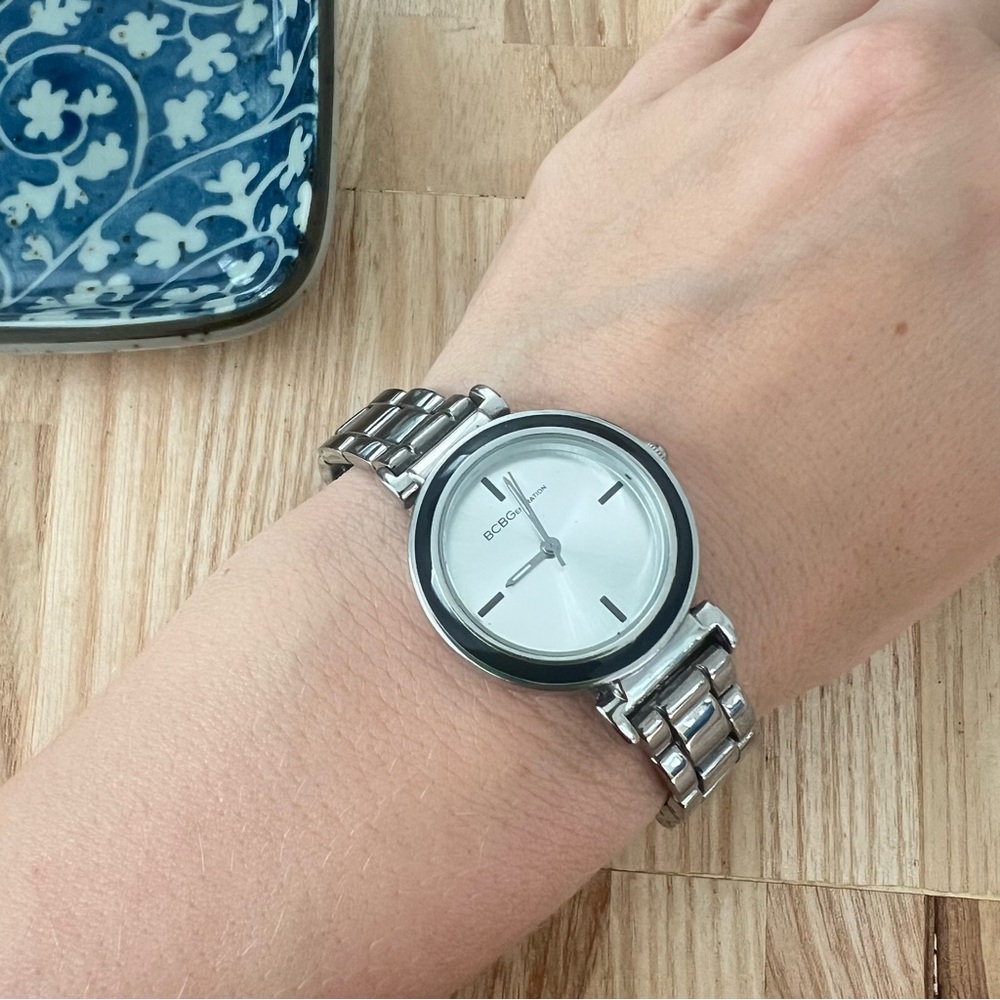 Bcbg generation silver tone dress watch NEW BATTERY